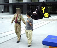 �������{�Ѓr���ɓ˂��������Ƃ��đj�~����镽�삨������(��)