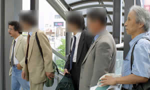 ���q�z�e�����Ɍ��������偕�㗝�l